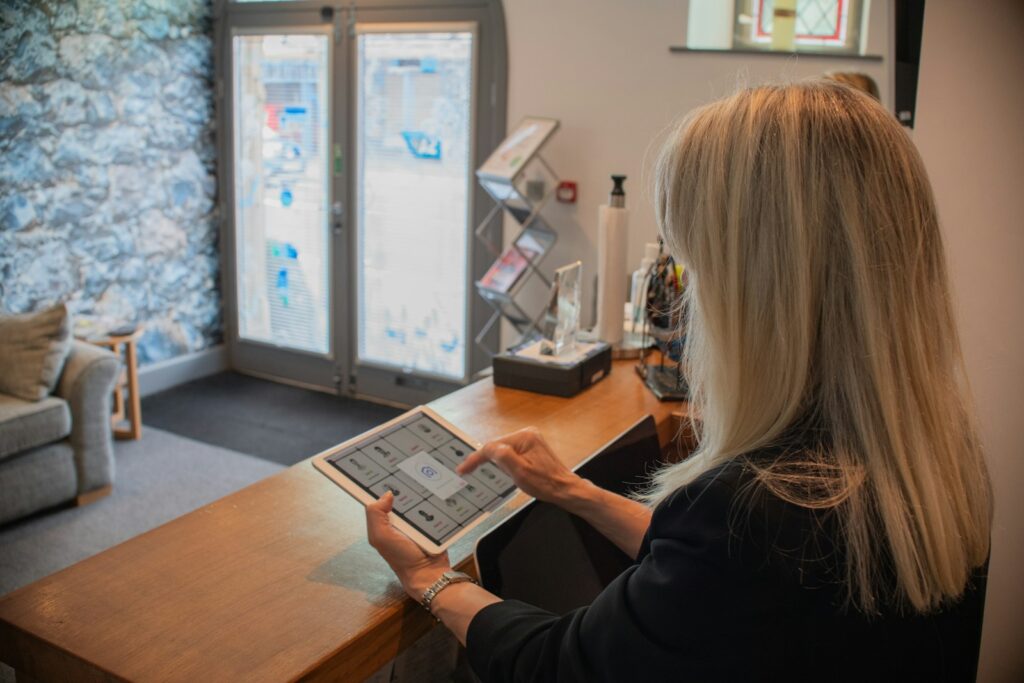 AI receptionist vs human receptionist at a front desk